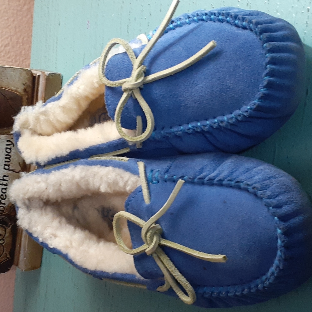 UGG SLIPPERS SZ 5